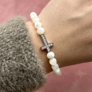 Браслет из перламутра с крестом