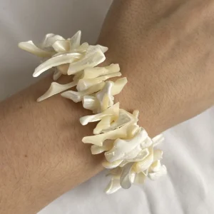 Браслет из перьев перламутра