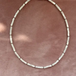 Колье из палочек перламутра