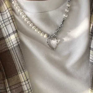 Колье из натурального жемчуга и гематита с контурным сердцем