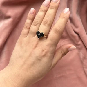 Кольцо «Черное сердце фианита»