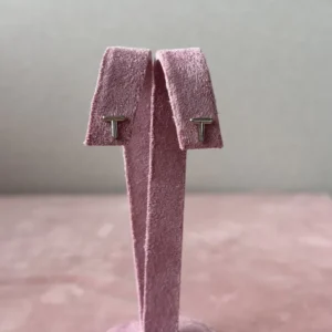 Серьги-гвоздики (буква Т)