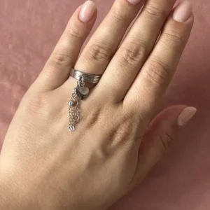 Кольцо с сердцем и цепочками