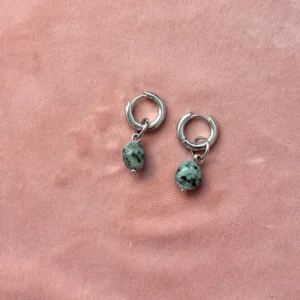 Подвеска из тонированной яшмы