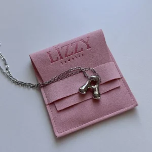 Буква на цепочке