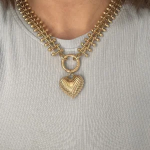 Колье из крупной цепи и ребристое сердце