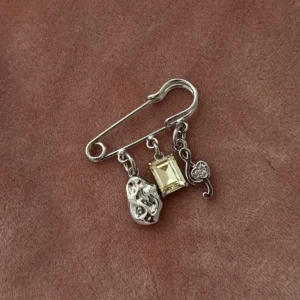 Булавка с подвесками