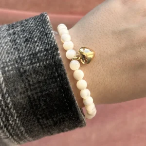 Браслет с золотым сердцем