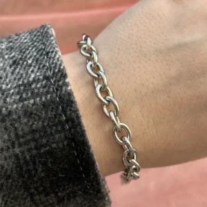 Браслет из цепи