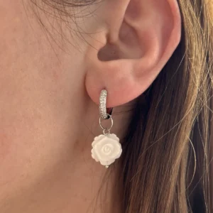 Подвеска Роза из перламутра