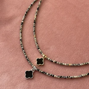 Колье с подвеской клевер