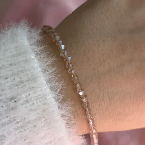 Браслет из кремового ювелирного стекла