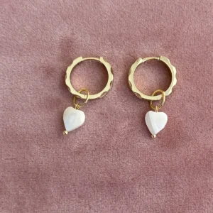 Подвеска из сердца перламутра