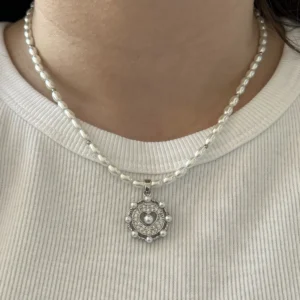 Колье из жемчуга майорка с круглой подвеской