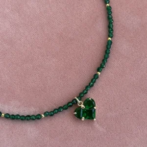 Колье с зелеными фианитами и сердцем