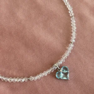 Колье из ювелирного стекла с голубым сердцем